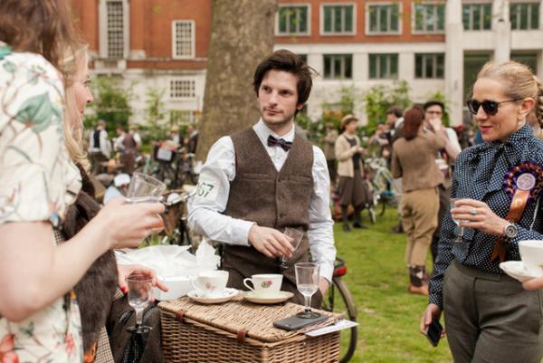 ドレスコードは“ツイード”、ロンドン発の自転車イベント「ツイードラン 東京」開催、12月は繊維産地・尾州