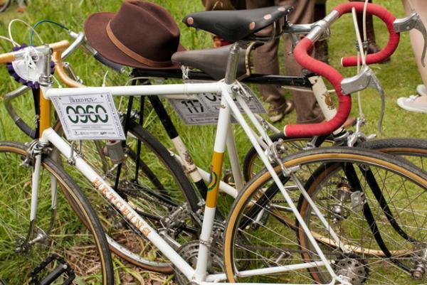 ドレスコードは“ツイード”、ロンドン発の自転車イベント「ツイードラン 東京」開催、12月は繊維産地・尾州