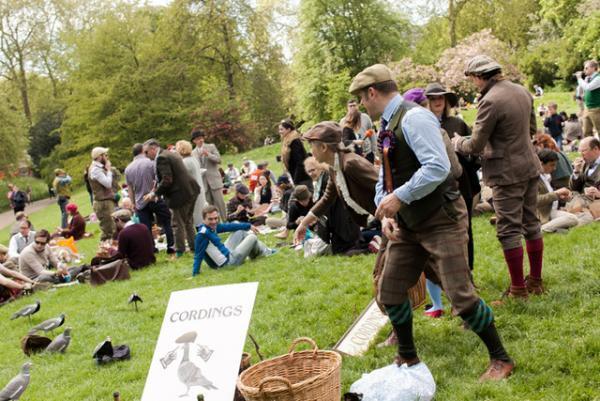 ドレスコードは“ツイード”、ロンドン発の自転車イベント「ツイードラン 東京」開催、12月は繊維産地・尾州