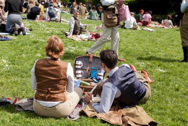ドレスコードは“ツイード”、ロンドン発の自転車イベント「ツイードラン 東京」開催、12月は繊維産地・尾州