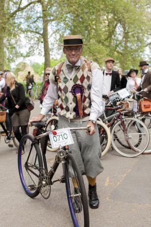 ドレスコードは“ツイード”、ロンドン発の自転車イベント「ツイードラン 東京」開催、12月は繊維産地・尾州