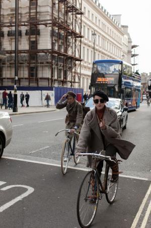 ドレスコードは“ツイード”、ロンドン発の自転車イベント「ツイードラン 東京」開催、12月は繊維産地・尾州