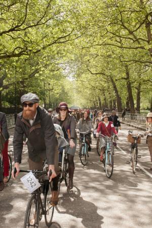 ドレスコードは“ツイード”、ロンドン発の自転車イベント「ツイードラン 東京」開催、12月は繊維産地・尾州