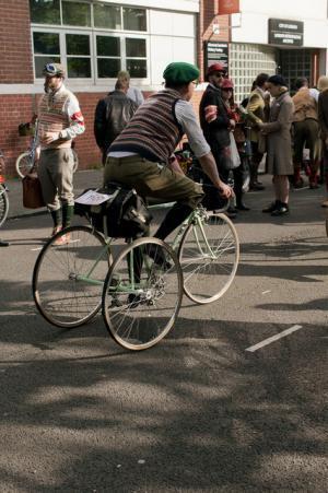 ドレスコードは“ツイード”、ロンドン発の自転車イベント「ツイードラン 東京」開催、12月は繊維産地・尾州