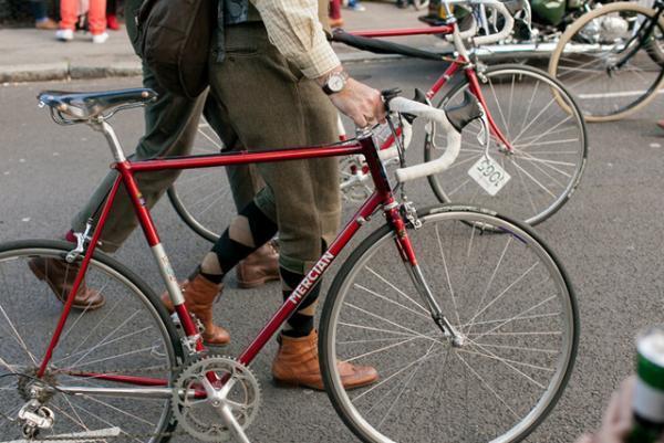 ドレスコードは“ツイード”、ロンドン発の自転車イベント「ツイードラン 東京」開催、12月は繊維産地・尾州