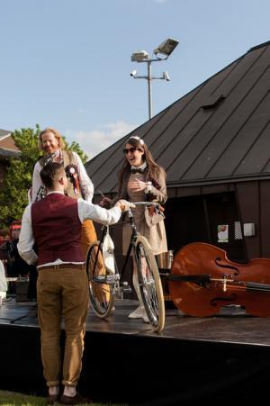 ドレスコードは“ツイード”、ロンドン発の自転車イベント「ツイードラン 東京」開催、12月は繊維産地・尾州