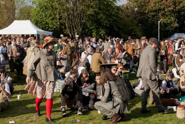 ドレスコードは“ツイード”、ロンドン発の自転車イベント「ツイードラン 東京」開催、12月は繊維産地・尾州