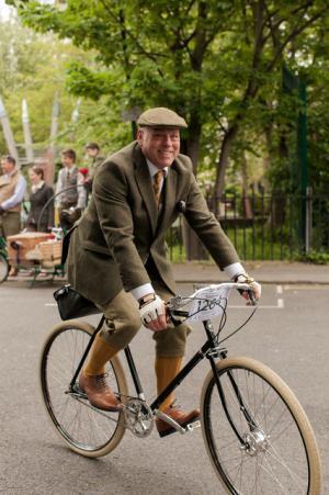 ドレスコードは“ツイード”、ロンドン発の自転車イベント「ツイードラン 東京」開催、12月は繊維産地・尾州