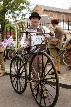 ドレスコードは“ツイード”、ロンドン発の自転車イベント「ツイードラン 東京」開催、12月は繊維産地・尾州