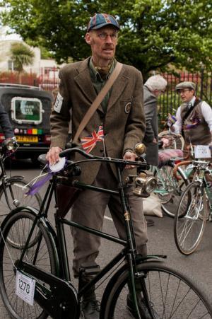 ドレスコードは“ツイード”、ロンドン発の自転車イベント「ツイードラン 東京」開催、12月は繊維産地・尾州