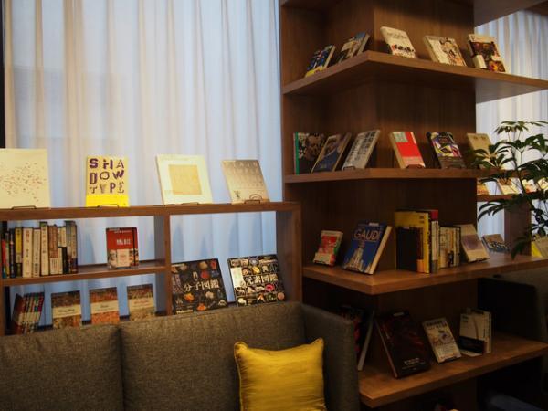 三越伊勢丹が南青山に1000冊の本に囲まれた会員制サロンを新規オープン。限定セミナーやワークショップも開催