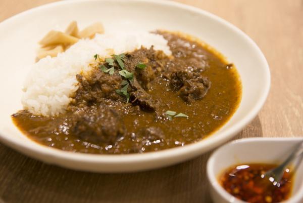 三越伊勢丹が南青山に1000冊の本に囲まれた会員制サロンを新規オープン。限定セミナーやワークショップも開催