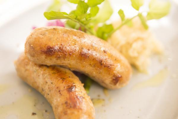 三越伊勢丹が南青山に1000冊の本に囲まれた会員制サロンを新規オープン。限定セミナーやワークショップも開催