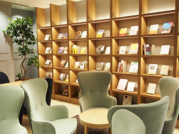 三越伊勢丹が南青山に1000冊の本に囲まれた会員制サロンを新規オープン。限定セミナーやワークショップも開催