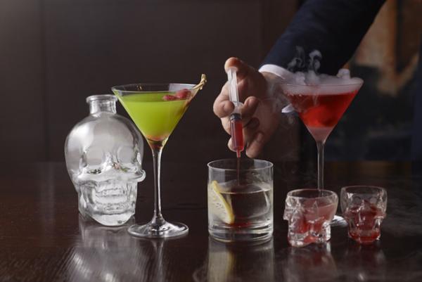 注射器を使った奇妙な色のカクテルや、大きなカボチャのごま風船が登場！グランド ハイアット 東京のハロウィン