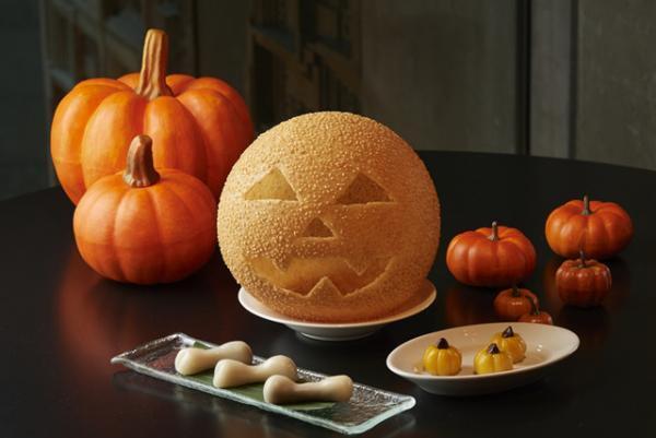 注射器を使った奇妙な色のカクテルや、大きなカボチャのごま風船が登場！グランド ハイアット 東京のハロウィン