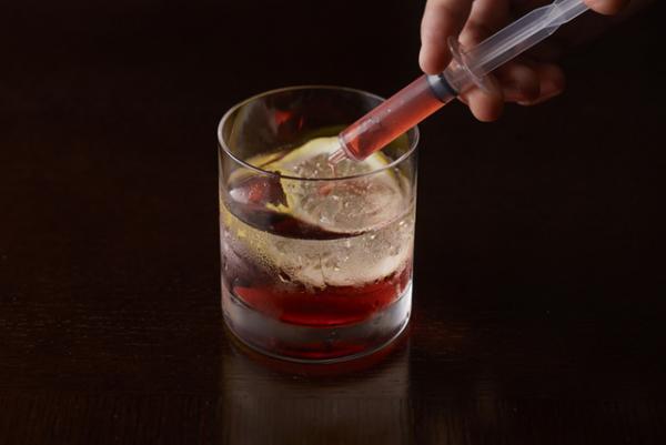 注射器を使った奇妙な色のカクテルや、大きなカボチャのごま風船が登場！グランド ハイアット 東京のハロウィン