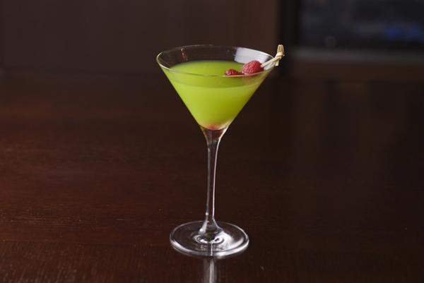 注射器を使った奇妙な色のカクテルや、大きなカボチャのごま風船が登場！グランド ハイアット 東京のハロウィン