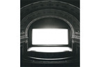 杉本博司が70年代から劇場を撮り続けた『THEATERS』、時を刻み続ける写真【NADiffオススメBOOK】