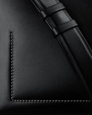 アクネ ストゥディオズ、“着物の帯揚げ”からインスパイアされた新作バッグ「Musubi bag」を発表