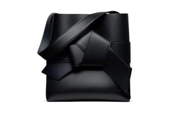 アクネ ストゥディオズ、“着物の帯揚げ”からインスパイアされた新作バッグ「Musubi bag」を発表