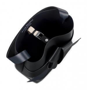 アクネ ストゥディオズ、“着物の帯揚げ”からインスパイアされた新作バッグ「Musubi bag」を発表