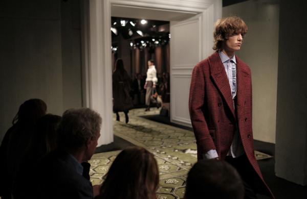 バーバリーが16年セプテンバー・コレクションを発表！ショー終了直後の販売もスタート