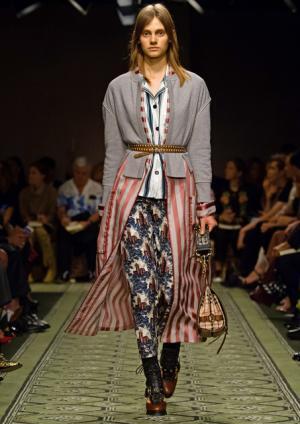 バーバリーが16年セプテンバー・コレクションを発表！ショー終了直後の販売もスタート