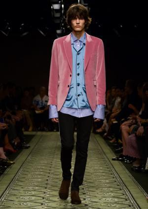 バーバリーが16年セプテンバー・コレクションを発表！ショー終了直後の販売もスタート