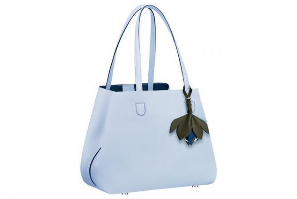 ディオールが“桜”からインスピレーションを得た日本限定バッグ「ディオール ブロッサム」の新色が登場