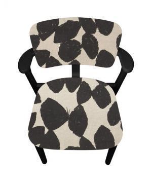 ミナ ペルホネンの生地を纏う、フィンランド発アルテックの「ドムスチェア」が70脚限定で登場