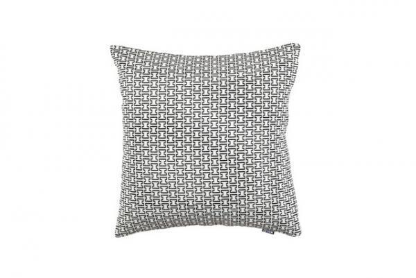 ミナ ペルホネンの生地を纏う、フィンランド発アルテックの「ドムスチェア」が70脚限定で登場