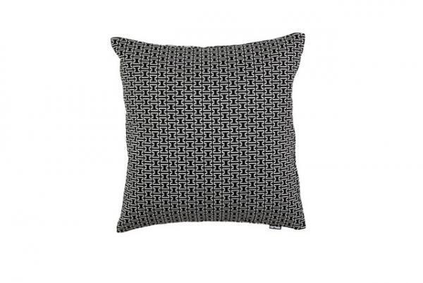 ミナ ペルホネンの生地を纏う、フィンランド発アルテックの「ドムスチェア」が70脚限定で登場