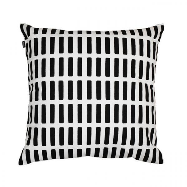 ミナ ペルホネンの生地を纏う、フィンランド発アルテックの「ドムスチェア」が70脚限定で登場