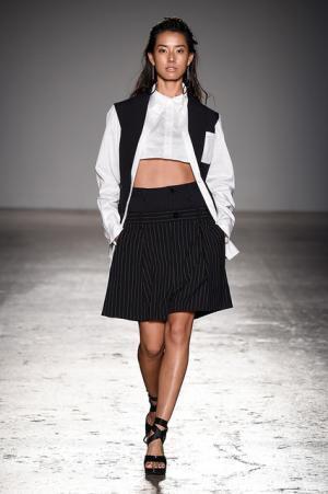 アツシナカシマがミックスカルチャーで示した存在感。音楽は堂本剛【17SSウィメンズ】