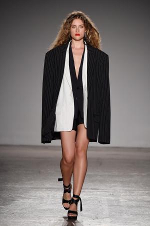 アツシナカシマがミックスカルチャーで示した存在感。音楽は堂本剛【17SSウィメンズ】