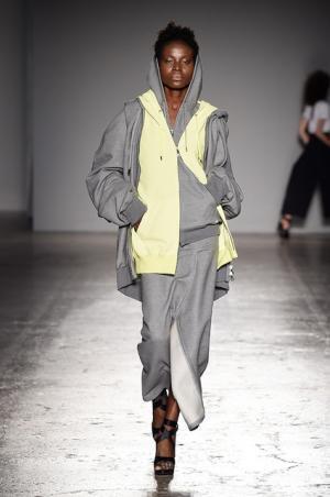 アツシナカシマがミックスカルチャーで示した存在感。音楽は堂本剛【17SSウィメンズ】