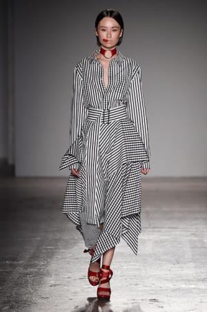 アツシナカシマがミックスカルチャーで示した存在感。音楽は堂本剛【17SSウィメンズ】