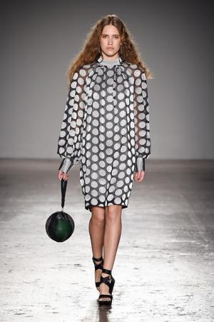 アツシナカシマがミックスカルチャーで示した存在感。音楽は堂本剛【17SSウィメンズ】