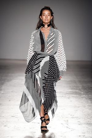 アツシナカシマがミックスカルチャーで示した存在感。音楽は堂本剛【17SSウィメンズ】