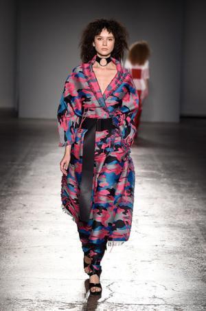 アツシナカシマがミックスカルチャーで示した存在感。音楽は堂本剛【17SSウィメンズ】