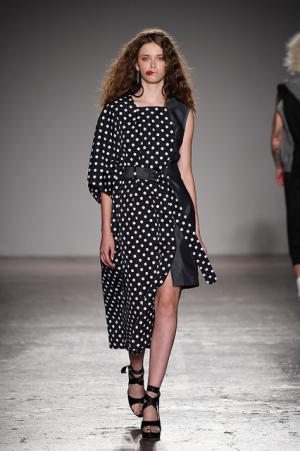 アツシナカシマがミックスカルチャーで示した存在感。音楽は堂本剛【17SSウィメンズ】