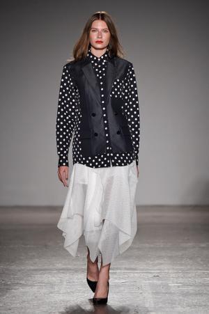 アツシナカシマがミックスカルチャーで示した存在感。音楽は堂本剛【17SSウィメンズ】