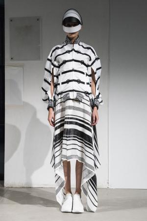 アンリアレイジ、服に声を与えた観客体験型のショー。音楽はサカナクション山口一郎【17SSウィメンズ】