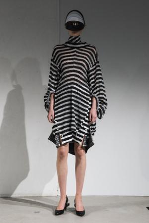 アンリアレイジ、服に声を与えた観客体験型のショー。音楽はサカナクション山口一郎【17SSウィメンズ】