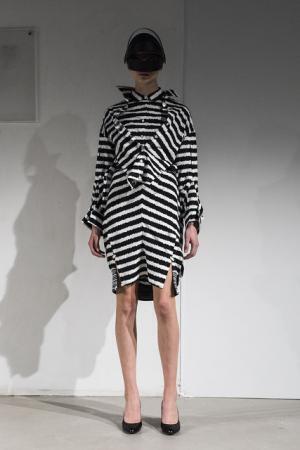 アンリアレイジ、服に声を与えた観客体験型のショー。音楽はサカナクション山口一郎【17SSウィメンズ】