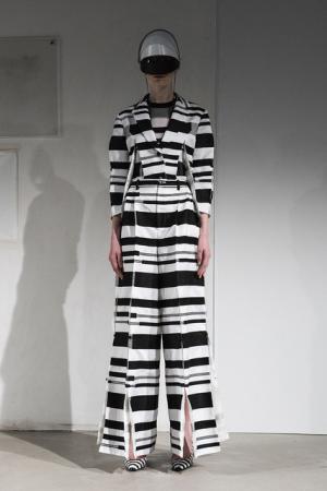 アンリアレイジ、服に声を与えた観客体験型のショー。音楽はサカナクション山口一郎【17SSウィメンズ】