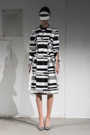 アンリアレイジ、服に声を与えた観客体験型のショー。音楽はサカナクション山口一郎【17SSウィメンズ】