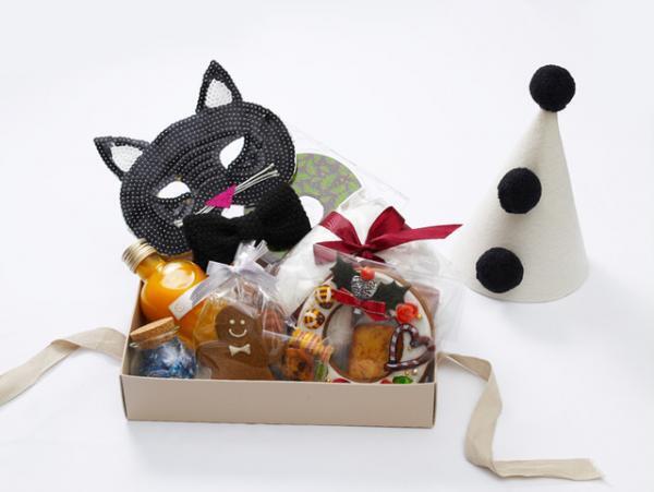 ボンポワン×パレスホテル東京、ぬいぐるみや特製スイーツを詰め込んだ限定クリスマスハンパー