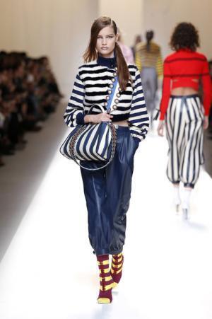 フェンディ、インスピレーション源はモダンなロココ様式のミューズ【17SSウィメンズ】